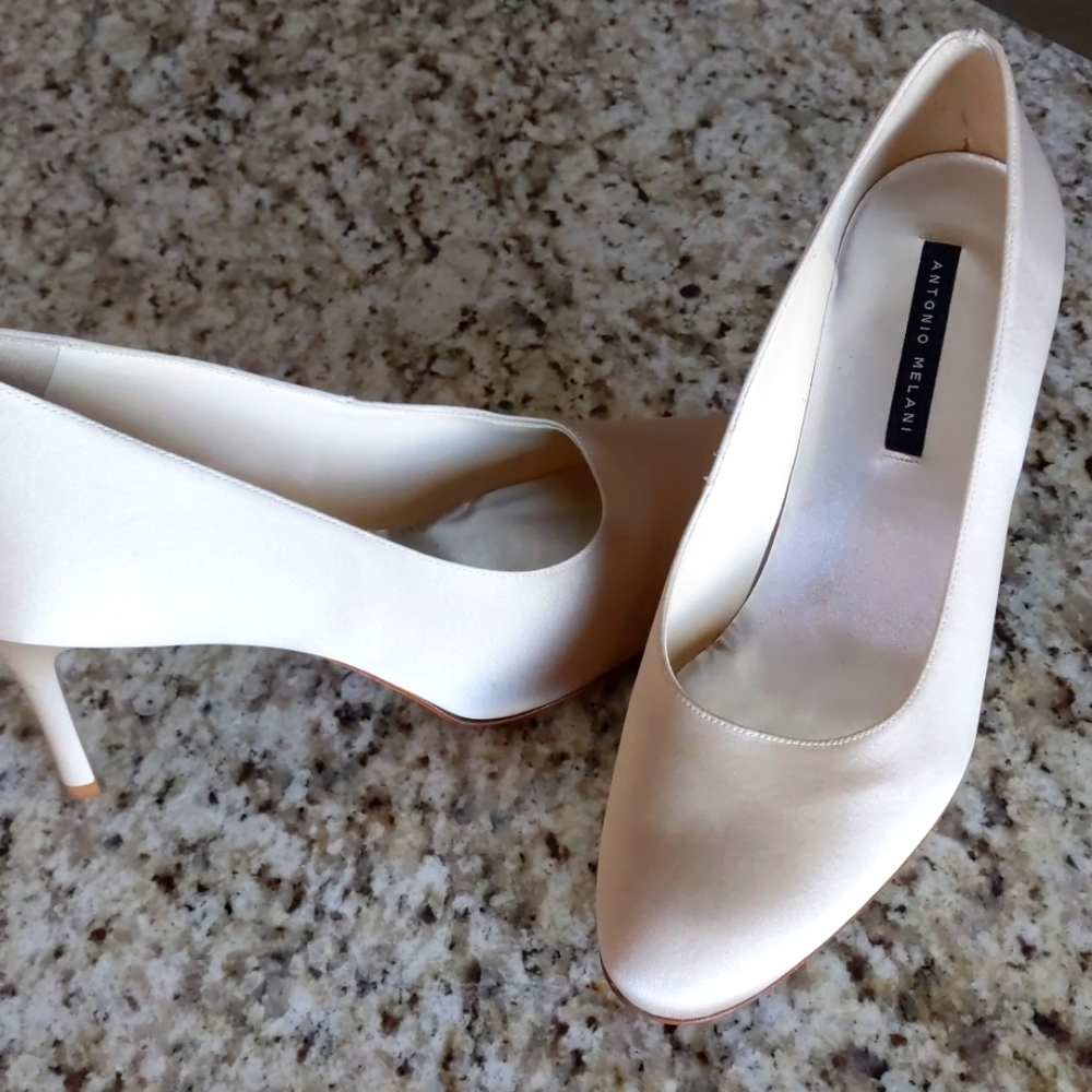 New 8.5 size Antonio Melani Heels